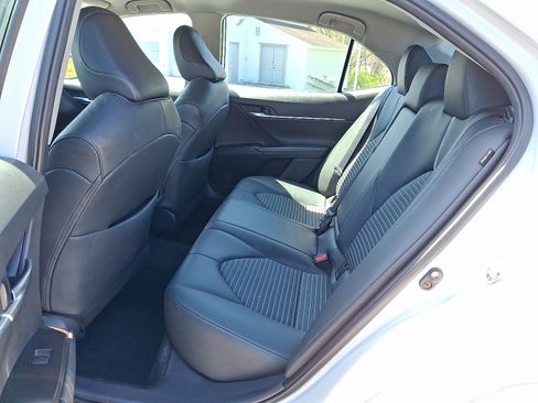 Used 2024 Toyota Camry SE image 11