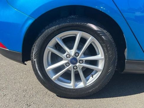 Used 2016 Ford Focus SE w/ SE Cold Weather Package FWD image 10