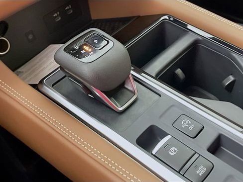 New 2026 Nissan Pathfinder Platinum image 12