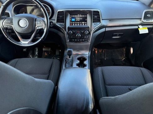 Used 2020 Jeep Grand Cherokee Laredo image 11