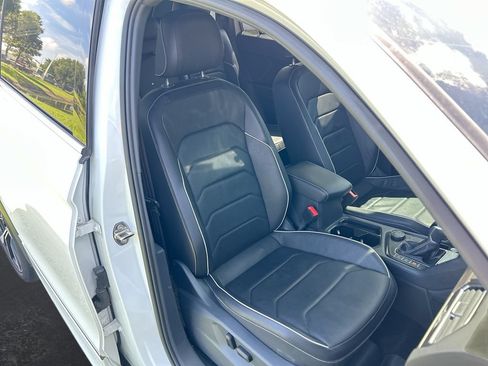 Used 2022 Volkswagen Tiguan SEL R-Line AWD/4WD image 32