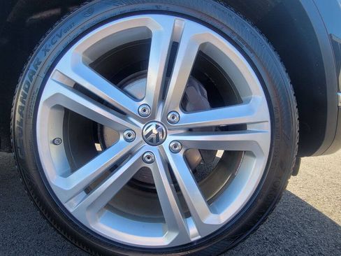 Used 2017 Volkswagen Touareg Executive AWD/4WD image 34