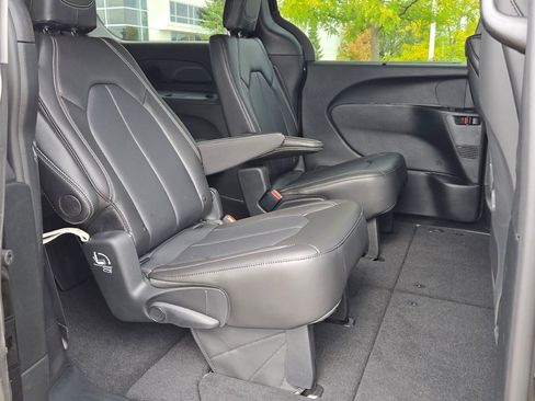 New 2026 Chrysler Pacifica Select image 10