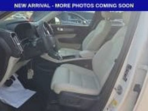 Used 2023 Volvo XC40 B5 Plus w/ Driver Assist Package AWD/4WD image 4