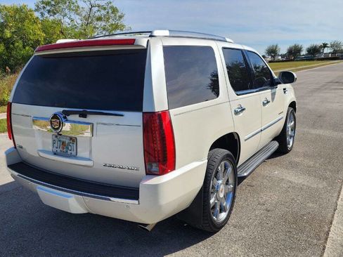 Used 2012 Cadillac Escalade Luxury image 7