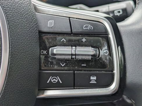 Used 2024 Kia Sorento S FWD image 26