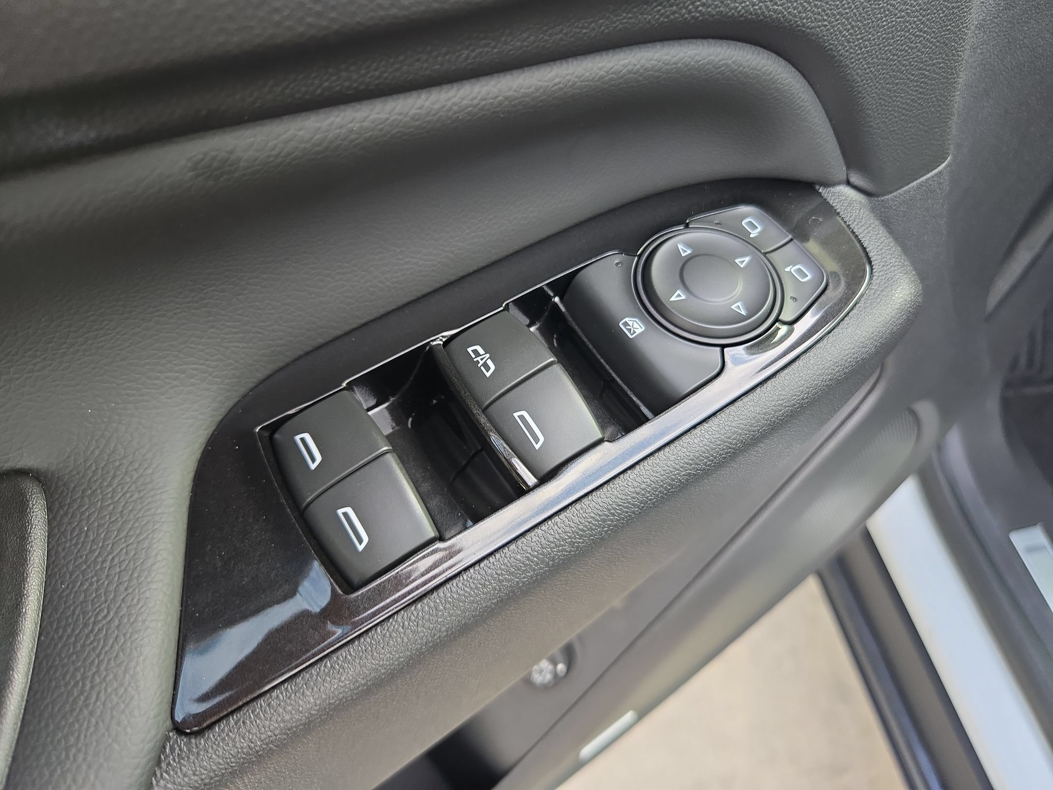 Certified 2022 Chevrolet Equinox Premier FWD image 12