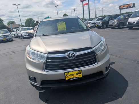 Used 2016 Toyota Highlander XLE AWD/4WD image 3