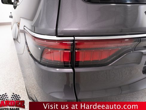 Used 2022 Jeep Wagoneer Series III w/ Premium Group I AWD/4WD image 9