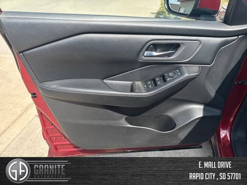 Used 2025 Nissan Rogue SV AWD/4WD image 10