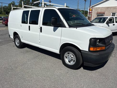 Used 2017 Chevrolet Express 2500 RWD image 4