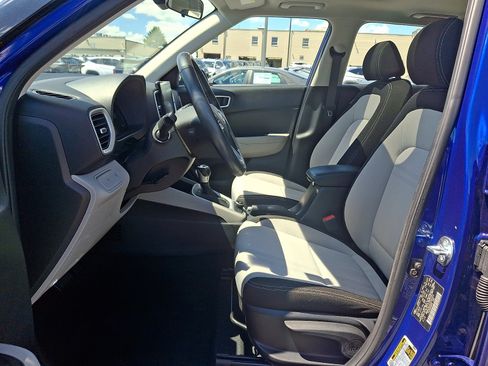 Used 2025 Hyundai Venue SEL FWD image 14