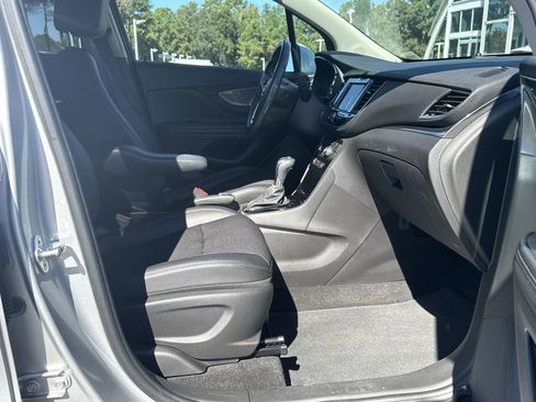 Used 2022 Buick Encore Preferred w/ Safety Package image 31