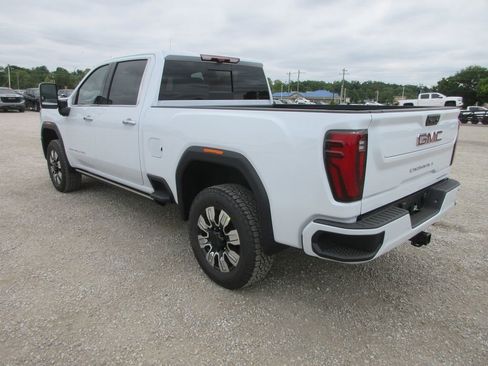 New 2026 GMC Sierra 2500 Denali w/ Denali Reserve Package AWD/4WD image 7