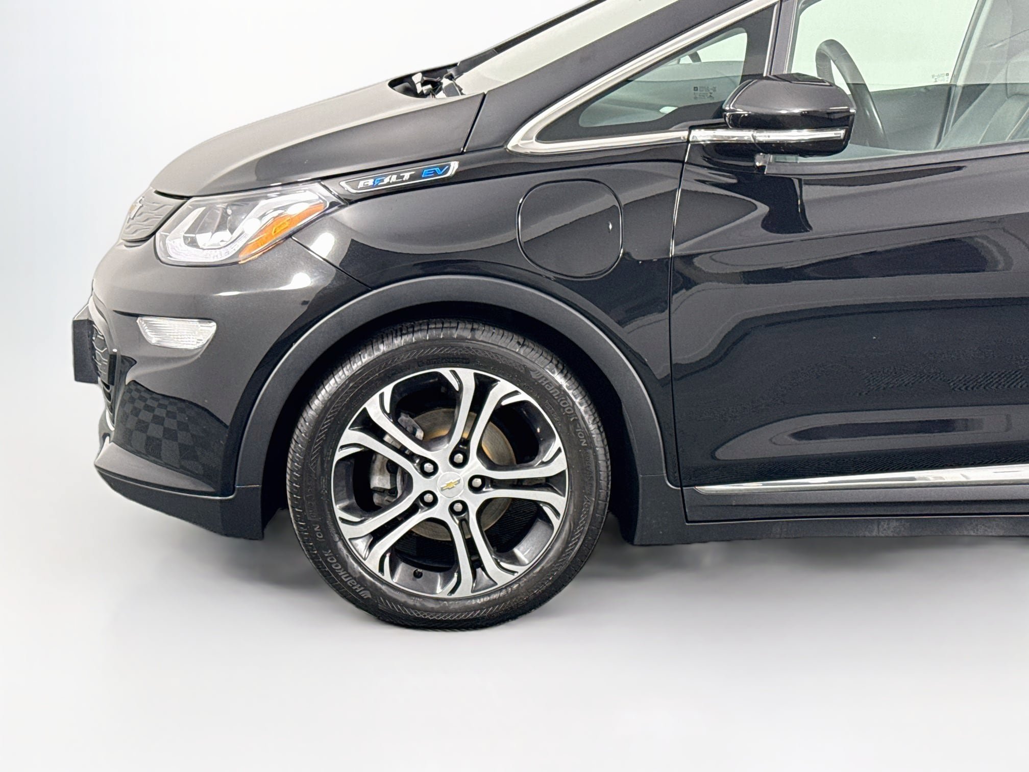 Used 2021 Chevrolet Bolt Premier w/ Infotainment Package FWD image 39