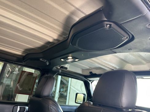 Used 2023 Jeep Gladiator Sport image 30