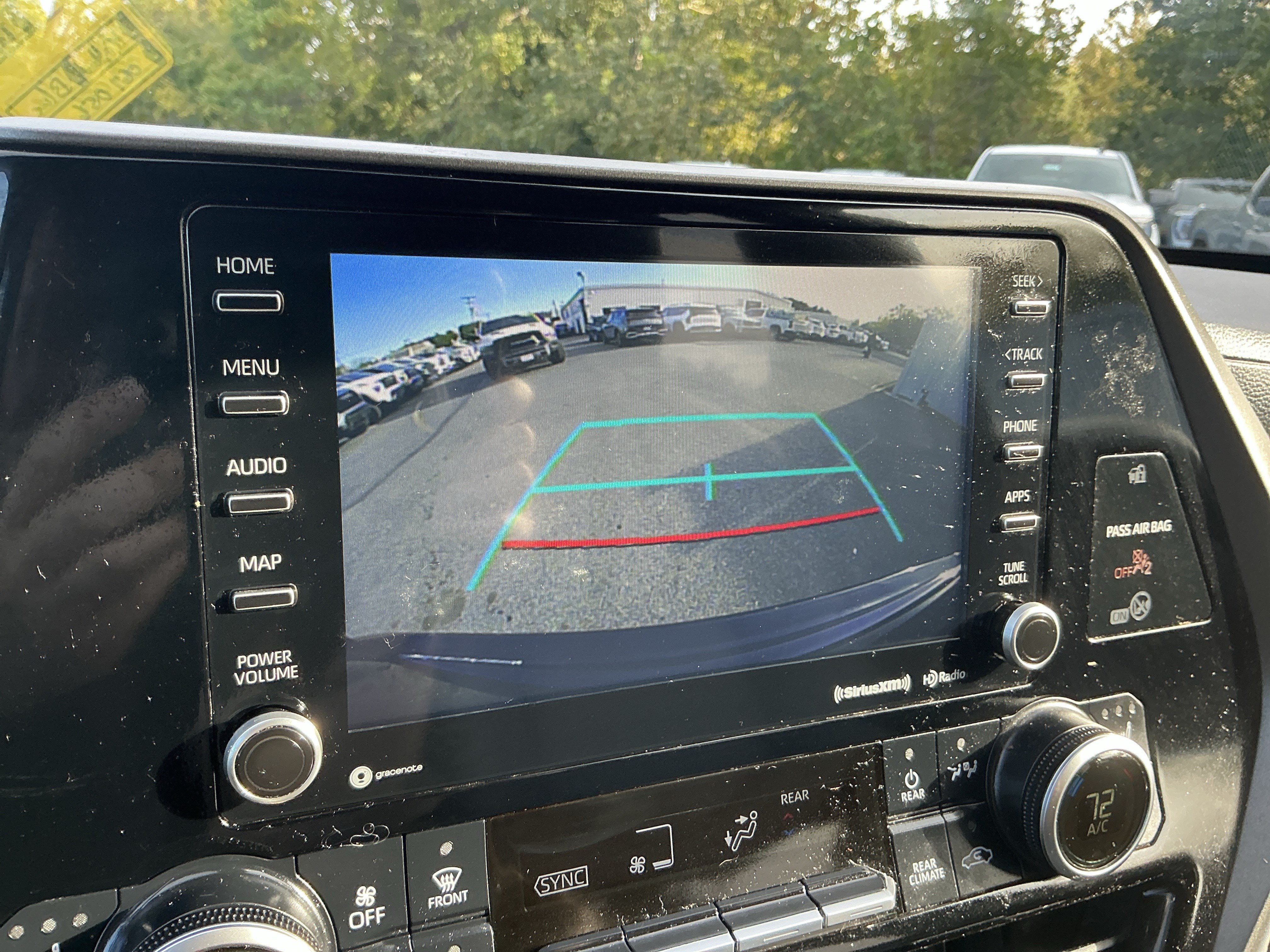 Used 2021 Toyota Highlander XLE AWD/4WD image 23