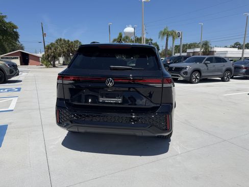 New 2026 Volkswagen Tiguan SE R-Line FWD image 4