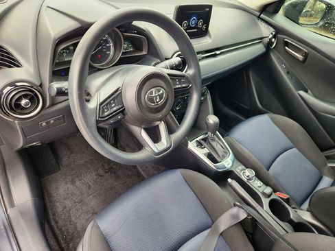 Used 2020 Toyota Yaris LE image 2