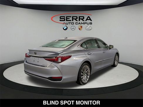 Used 2023 Lexus ES 300h w/ Accessory Package (Z2) image 12