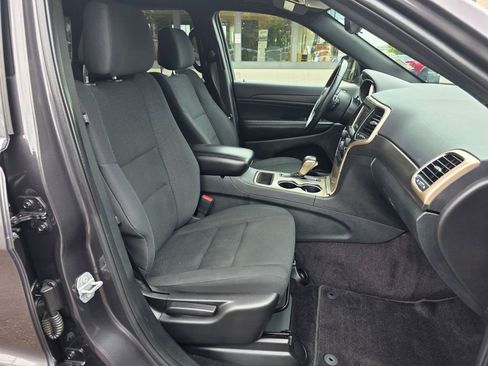 Used 2017 Jeep Grand Cherokee Laredo w/ Quick Order Package 23E image 24