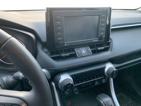 Used 2022 Toyota RAV4 XLE Premium AWD/4WD image 9