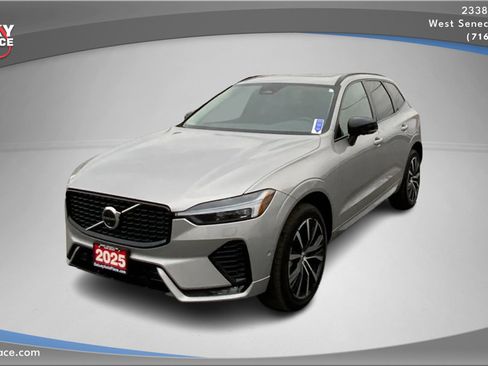 Used 2025 Volvo XC60 B5 Plus image 2