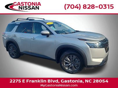 Used 2023 Nissan Pathfinder SV w/ Black Appearance Package