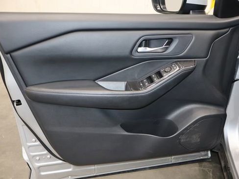 Used 2024 Nissan Rogue SV image 16