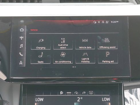 Certified 2023 Audi e-tron Premium Plus w/ Premium Plus Package AWD/4WD image 27