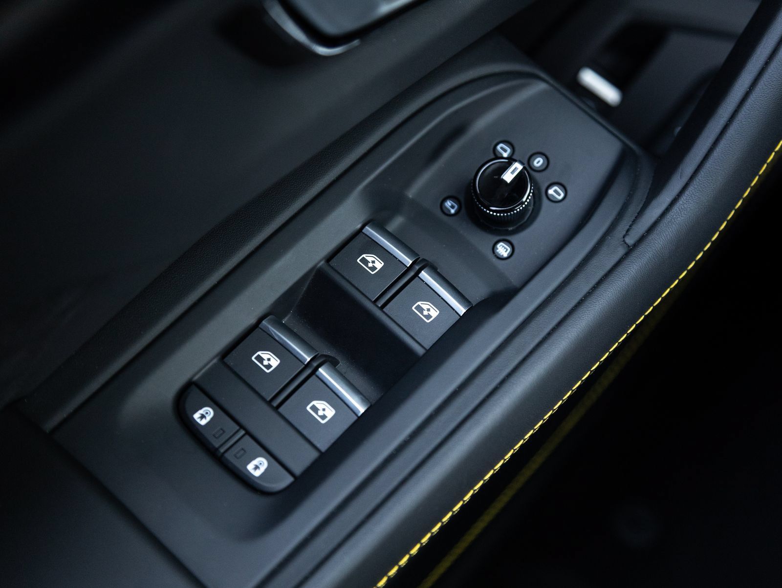 Used 2024 Lamborghini Urus S AWD/4WD image 19