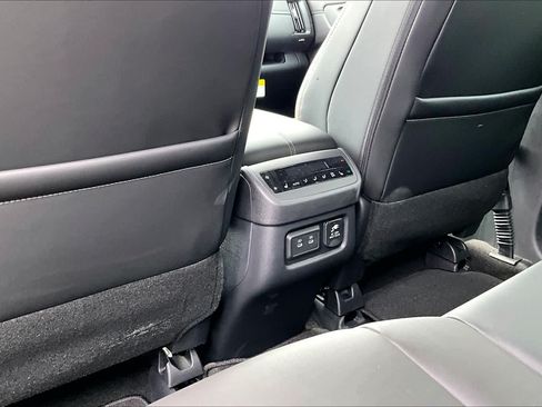 New 2026 Nissan Pathfinder Platinum w/ Accent Package FWD image 19