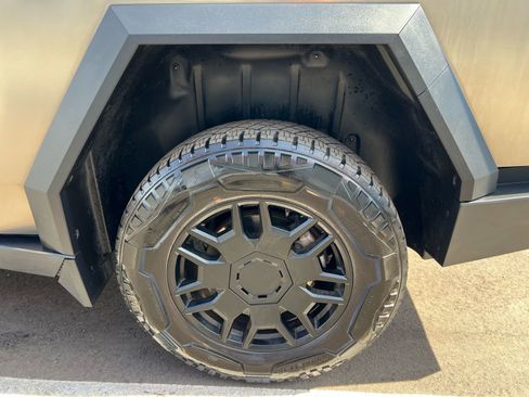 Used 2024 Tesla Cybertruck AWD Crew Cab image 15