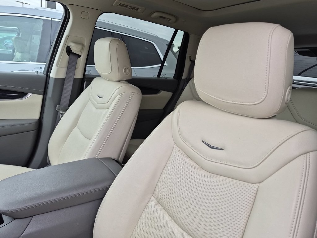 Certified 2024 Cadillac XT6 Premium Luxury w/ Technology Package AWD/4WD image 13