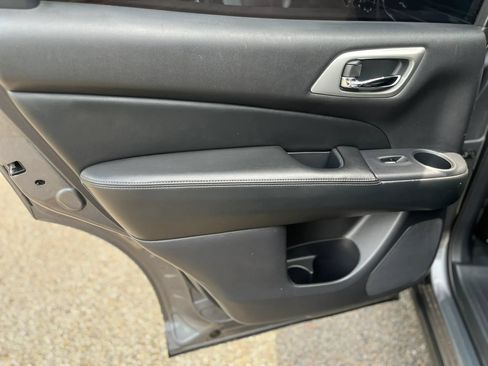 Used 2017 Nissan Pathfinder SL w/ SL Tech Package FWD image 19