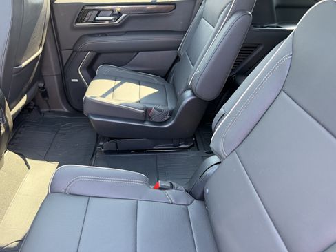 Used 2025 GMC Yukon Elevation w/ Elevation Premium Package AWD/4WD image 11