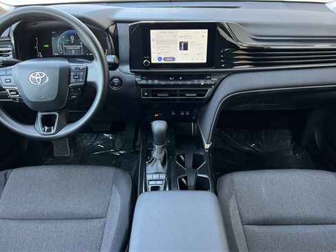 Used 2025 Toyota Camry LE image 18