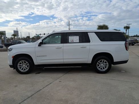Used 2024 Chevrolet Suburban LT RWD image 8