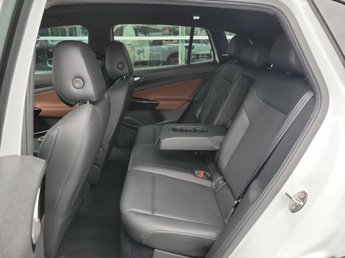 Used 2022 Volkswagen ID.4 Pro S image 16