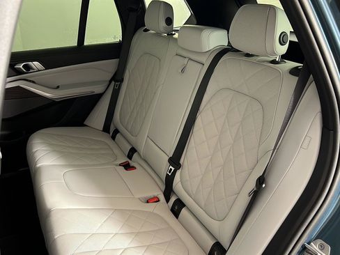 Certified 2025 BMW X5 xDrive40i w/ Premium Package AWD/4WD image 4