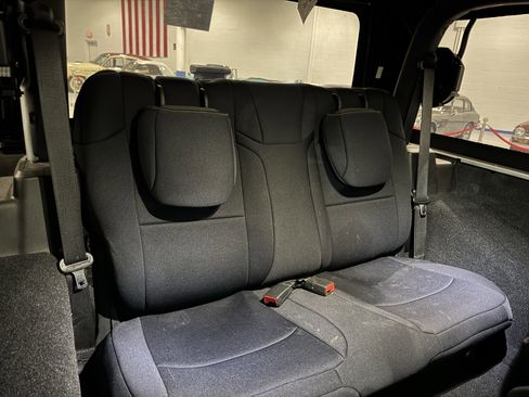 Used 2022 Jeep Wrangler Sport S image 30