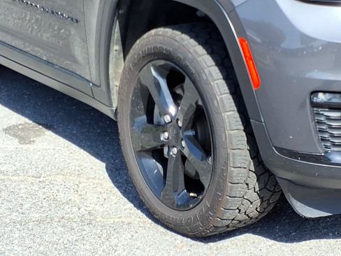 Used 2022 Jeep Grand Cherokee L Limited w/ Black Appearance Package AWD/4WD image 7