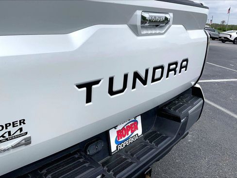 Used 2024 Toyota Tundra Limited AWD/4WD image 31