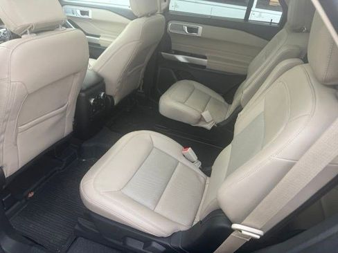Used 2022 Ford Explorer Limited w/ Equipment Group 301A AWD/4WD image 11
