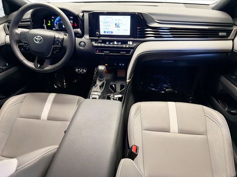 Used 2025 Toyota Camry SE FWD image 12