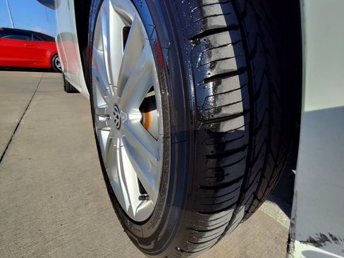 Used 2016 Volkswagen Golf SE image 10