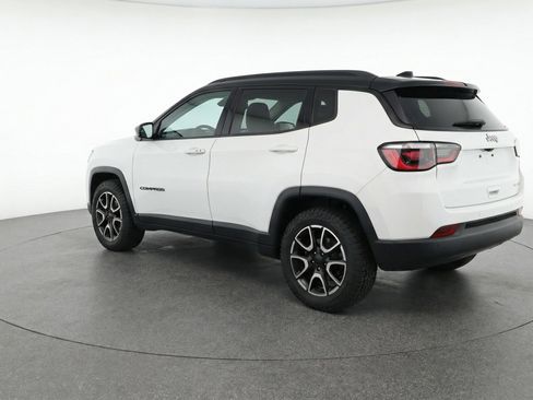 Used 2025 Jeep Compass Trailhawk AWD/4WD image 6