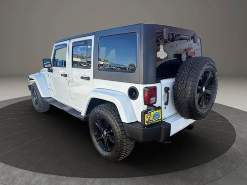Used 2016 Jeep Wrangler Unlimited Sahara w/ Dual Top Group image 9