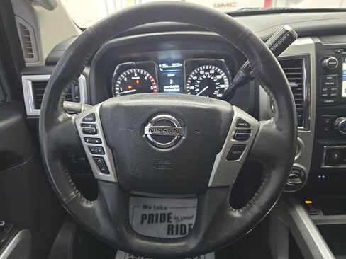 Used 2017 Nissan Titan SV image 14