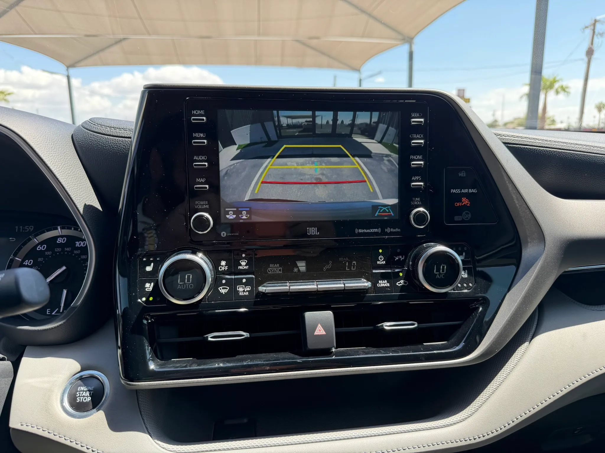 Used 2020 Toyota Highlander Limited FWD image 21
